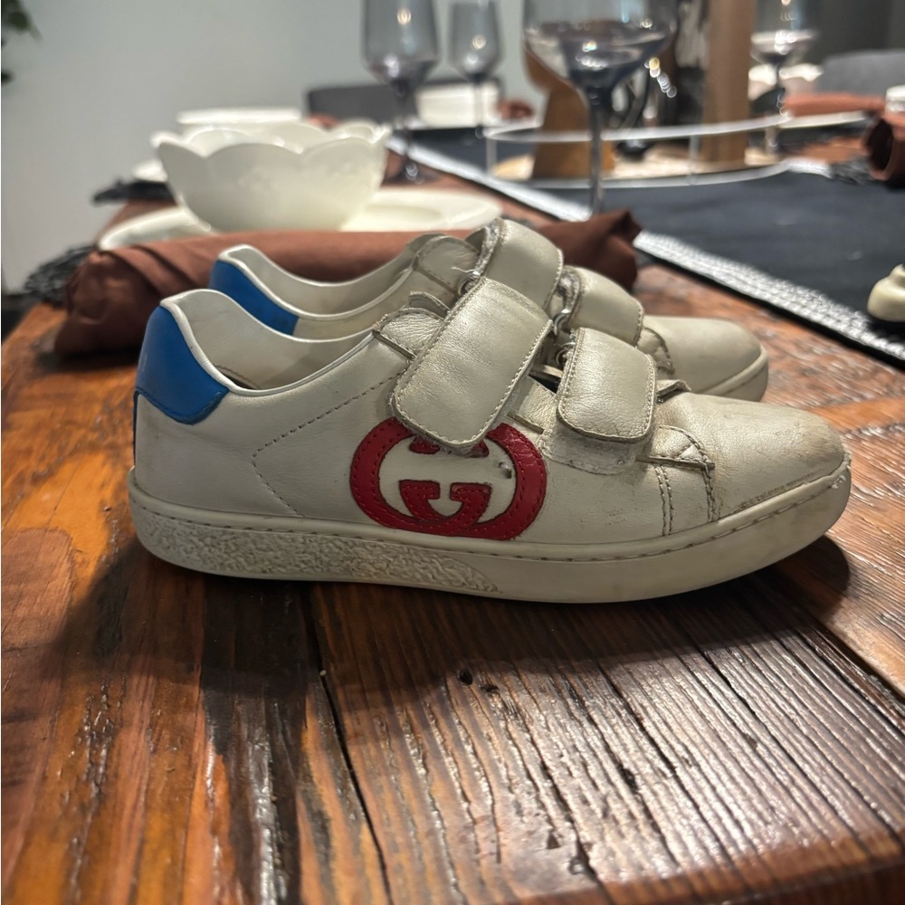 Gucci Kids White Leather Sneakers with Red Logo and Blue Heel Accent
